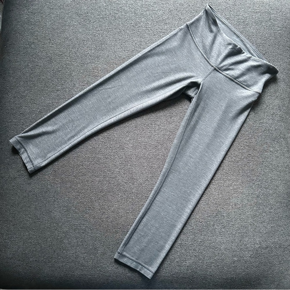 Lululemon Gray Cropped Capri Align Leggings Size 2 - Picture 2 of 6